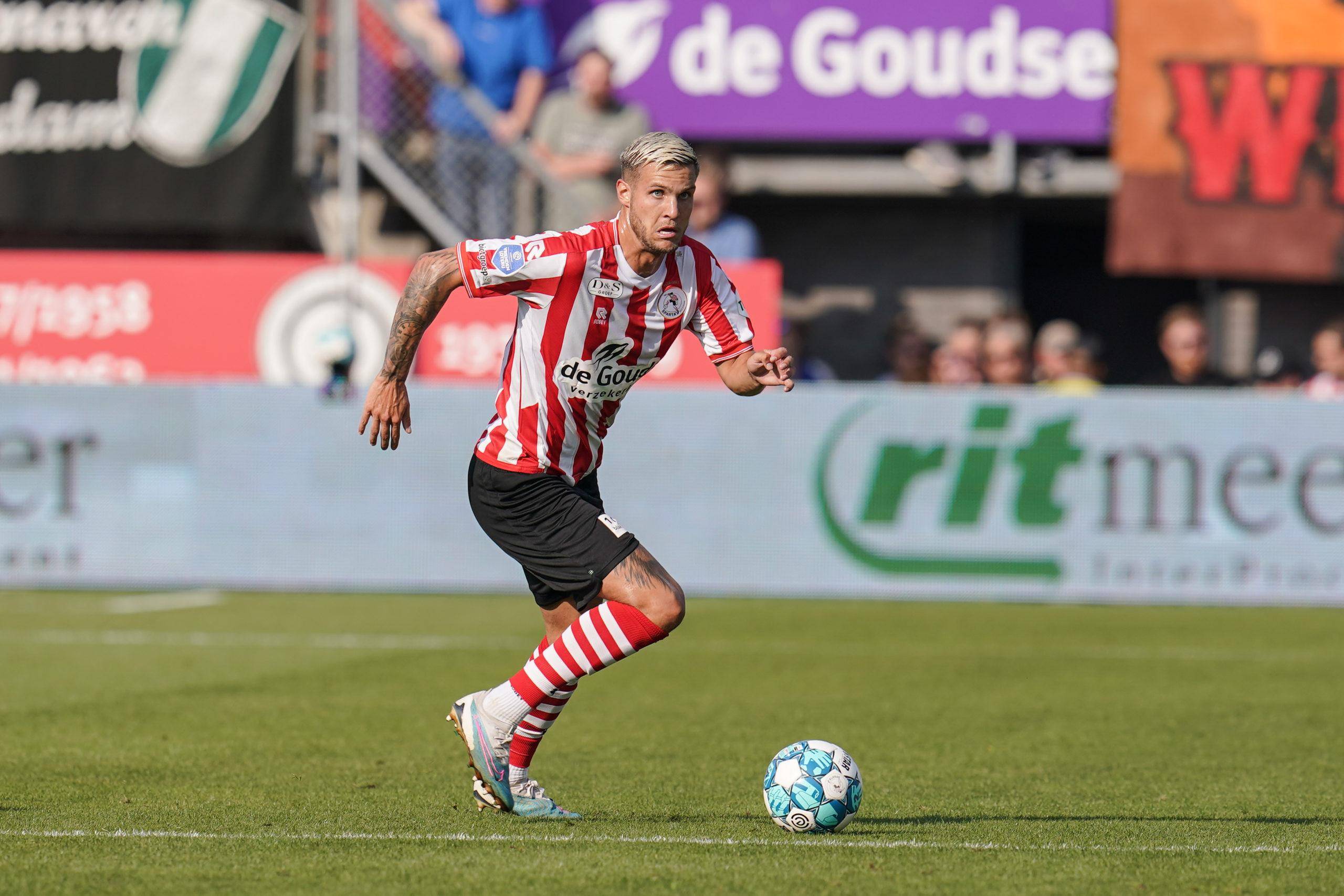 浦的班底依 浦的班底依