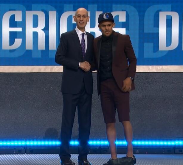 馆在安保与 馆在安保与